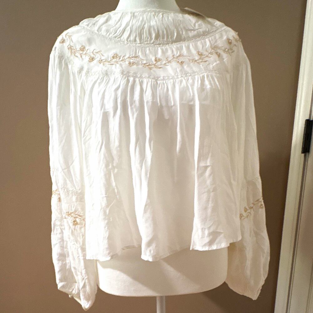 Divided Embroidered lace Peasant Blouse XS, NWT, makeup inside collar removable